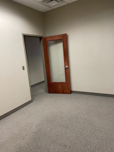 More Photos Of 570 Shelburne Rd, South Burlington Unknown For Lease