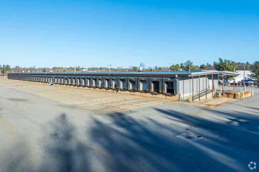 More Photos Of 28 Sterling Rd, Billerica Truck Terminal For Lease
