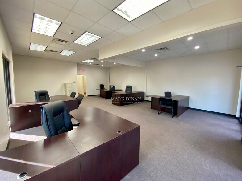 More Photos Of 37 Buck Creek Plz, Alabaster Storefront Retail Office For Lease