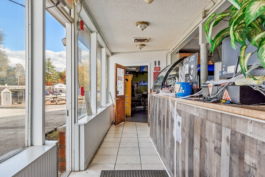 More Photos Of 42 Allenstown Rd, Pembroke Restaurant For Sale