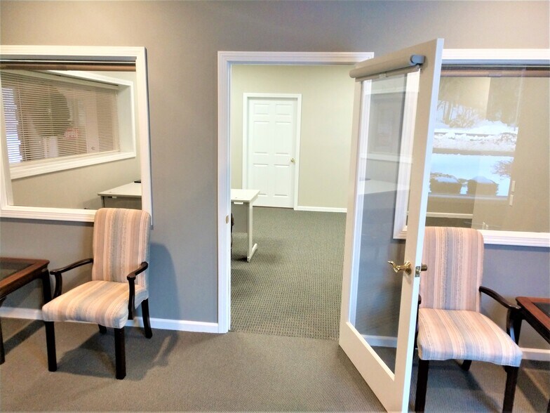 More Photos Of 100 Queen St, Southington Office For Lease