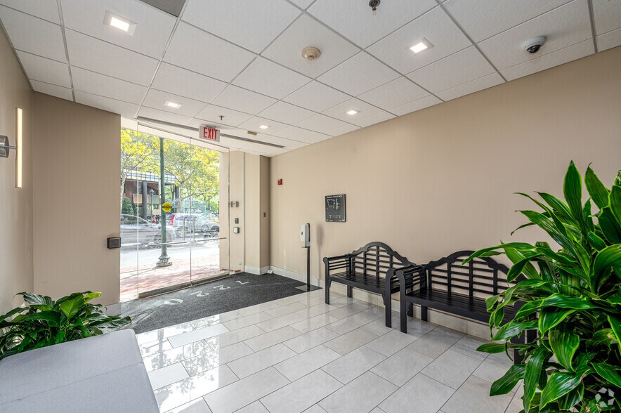 More Photos Of 7220 Wisconsin Ave, Bethesda Medical For Lease