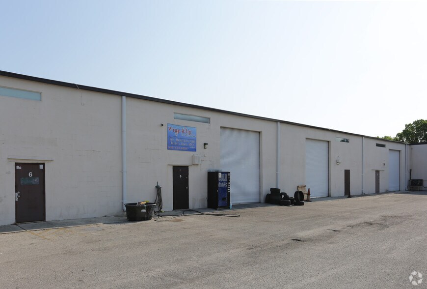 More Photos Of 3800 Fowler St, Fort Myers Unknown For Lease