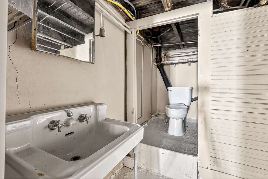 More Photos Of 408 NE Atlantic St, Tullahoma Flex For Sale