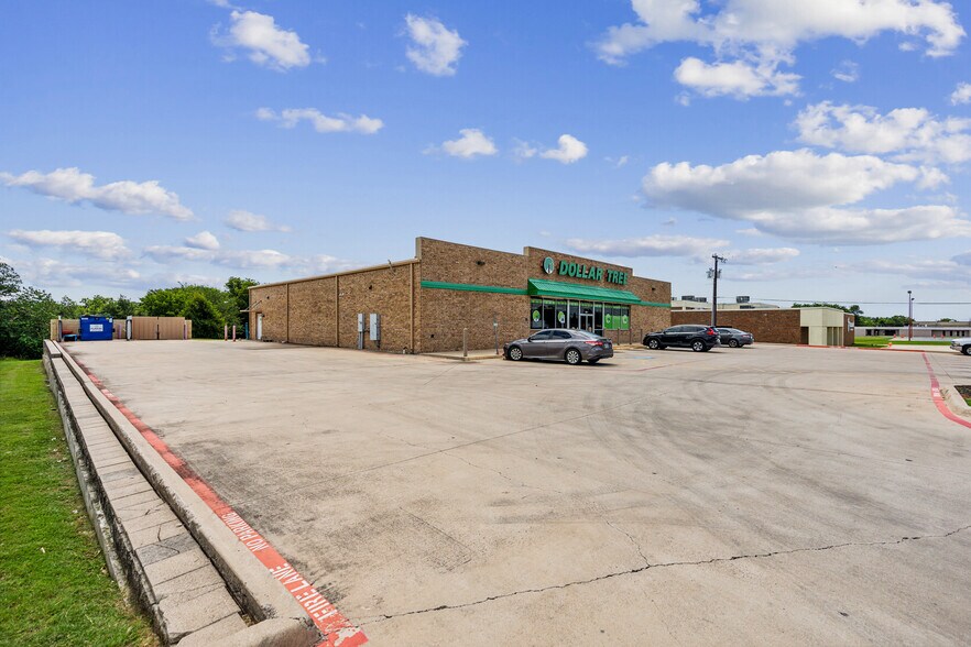 More Photos Of 5412 Davis Blvd, North Richland Hills Freestanding For Sale