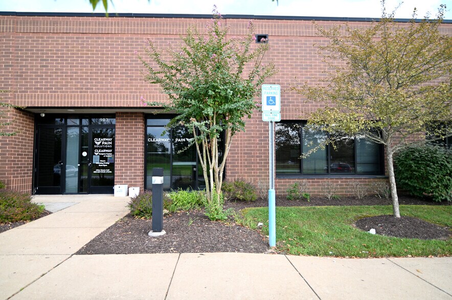 More Photos Of 2960 Technology Pl, Waldorf Research And Development For Lease