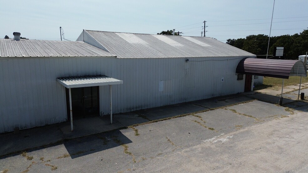 More Photos Of Hwys 59 & 10, Grove Restaurant For Sale