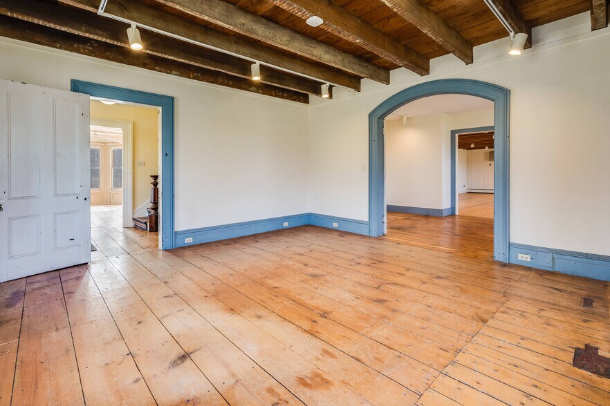More Photos Of 2321-2325 NY-9D, Wappingers Falls Flex For Sale