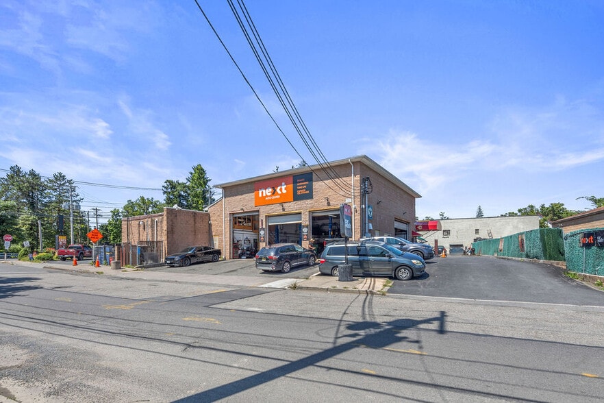 More Photos Of 146 N Main St, Spring Valley Service Station For Sale