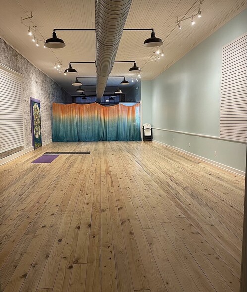 More Photos Of 115 Gordon St, Chickamauga Storefront For Sale