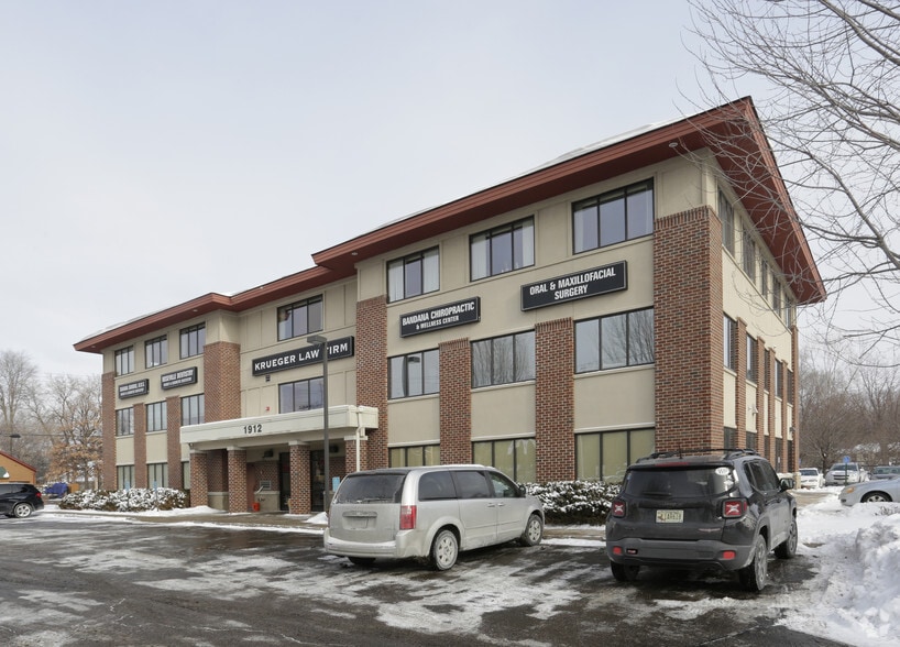 More Photos Of 1912 N Lexington Ave, Roseville Medical For Lease