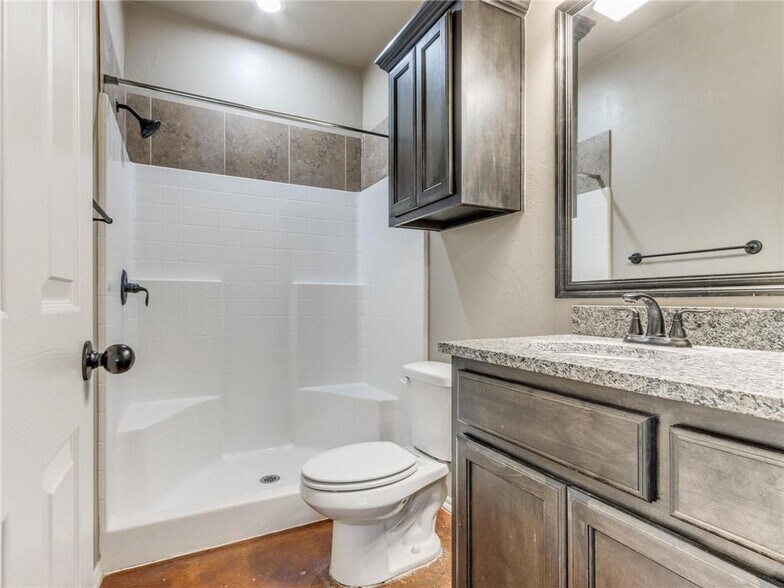 More Photos Of 810 Aspen Dr, Kingfisher Apartments For Sale