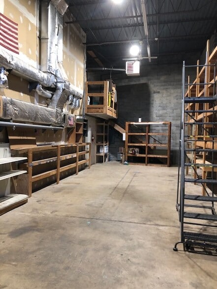 More Photos Of 114 Oakgrove Rd, Sterling Warehouse For Sale