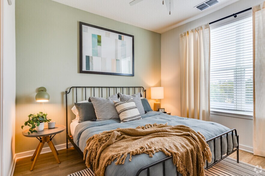 More Photos Of 1647 E Colonial Dr, Orlando Apartments For Sale