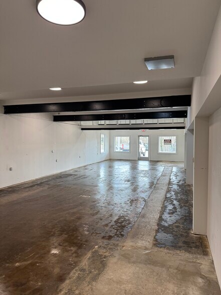 More Photos Of 901 Riverside Dr, Columbia Storefront Retail Office For Lease