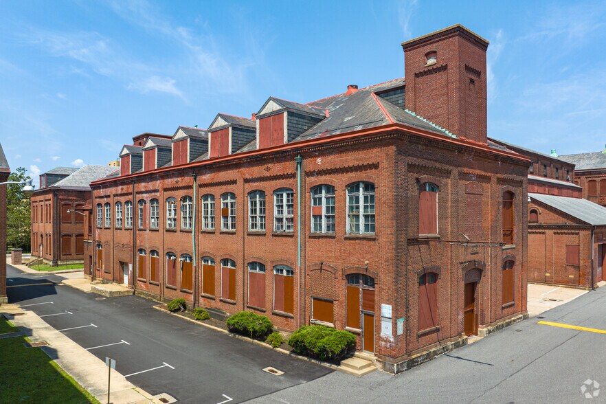 More Photos Of 2275 Bridge St, Philadelphia Unknown For Lease