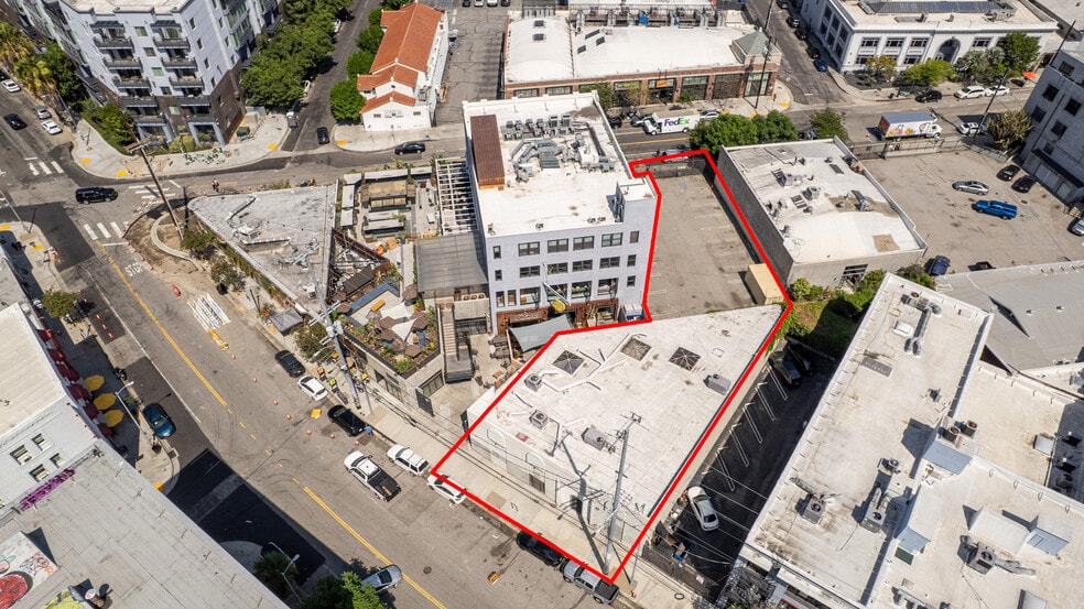 More Photos Of 805 Traction Ave, Los Angeles Showroom For Lease