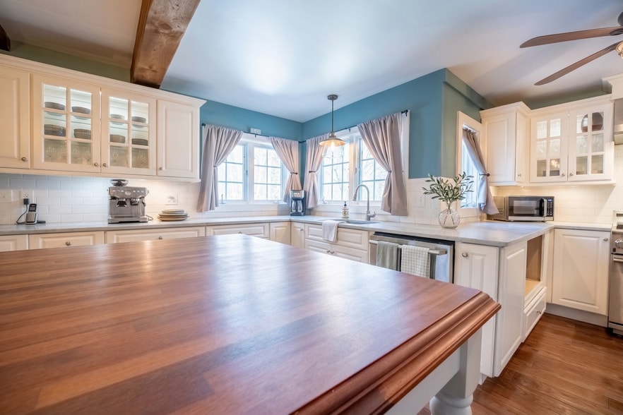 More Photos Of 2 River Rd, Cape Neddick Hospitality For Sale