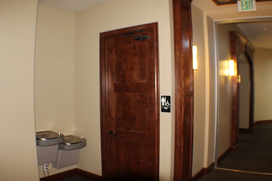 More Photos Of 2620 Commercial Way, Rock Springs Medical For Lease