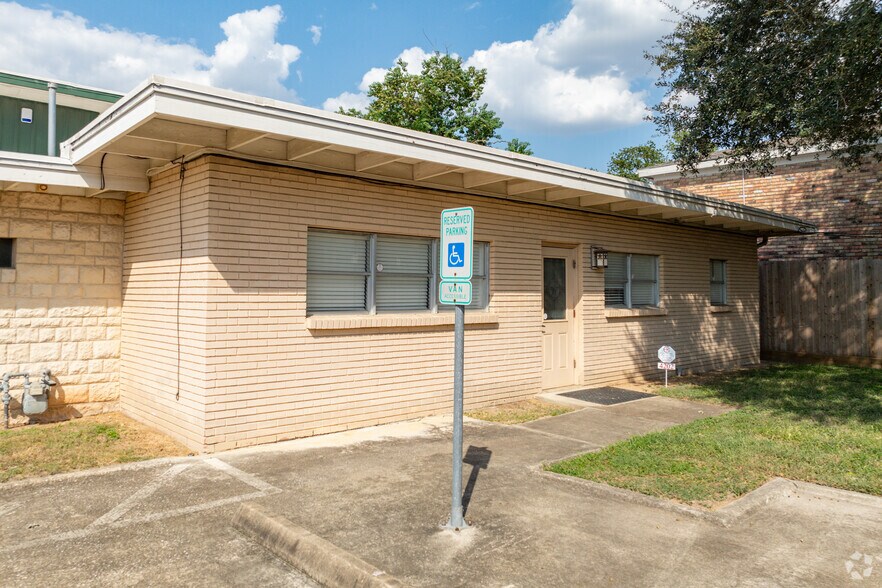 More Photos Of 4202 Sherwood Ln, Houston Loft Creative Space For Sale