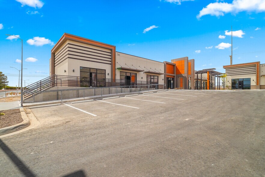More Photos Of 403 Executive Center Blvd, El Paso Storefront Retail Office For Lease