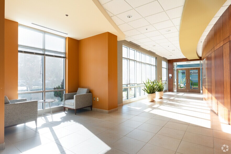 More Photos Of 15521 Midlothian Tpke, Midlothian Office For Lease