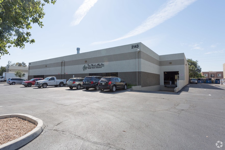 More Photos Of 2145-2153 E Jones Ave, Phoenix Warehouse For Lease