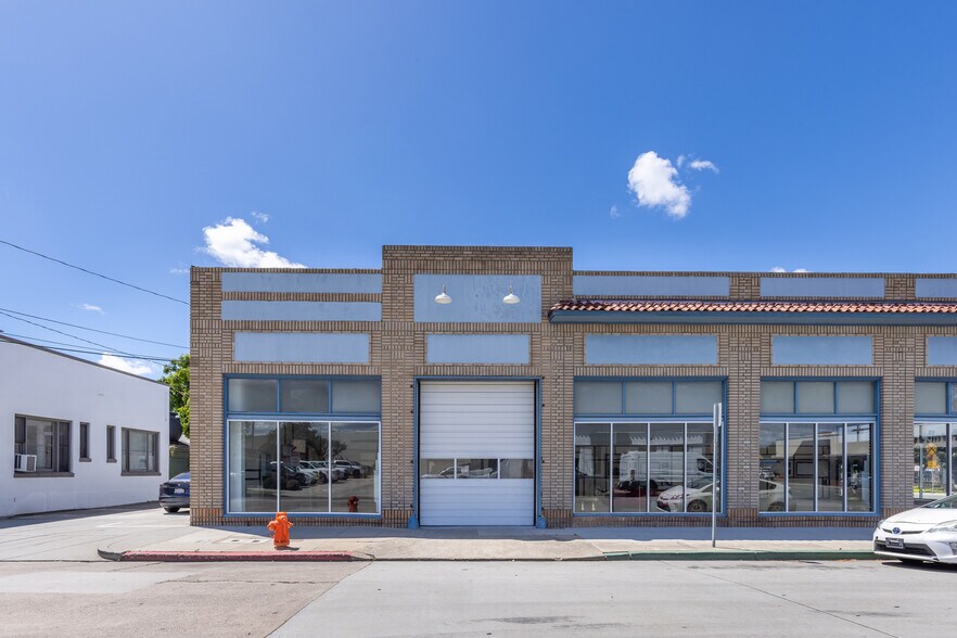 More Photos Of 402 W Chapman Ave, Orange Storefront For Lease