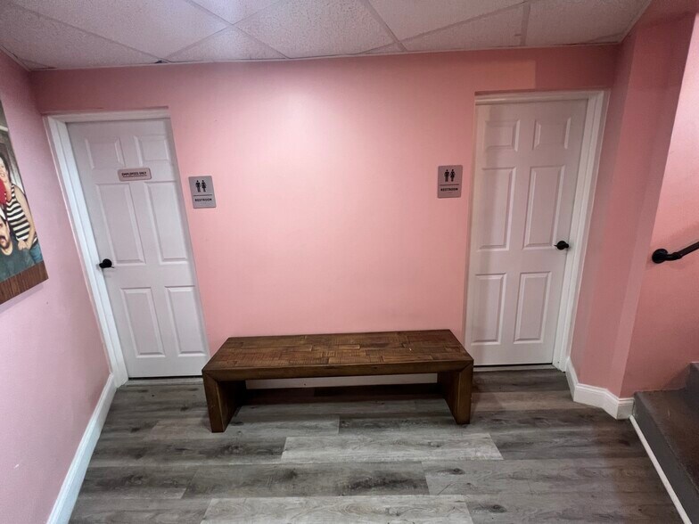 More Photos Of 10804 Wilkshire Blvd, Bolivar Office For Sale