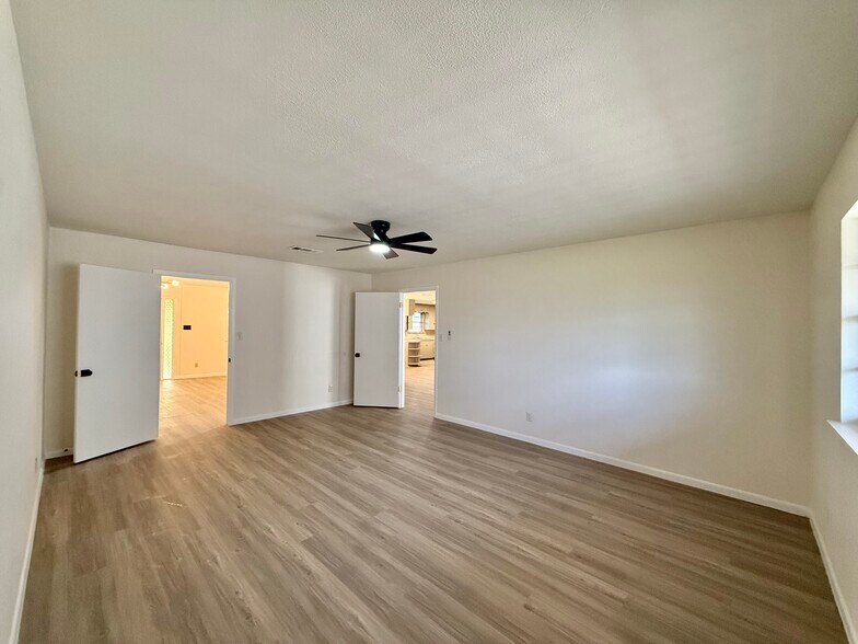 More Photos Of 10025 Farm to Market 1660, Hutto Warehouse For Lease