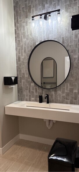 More Photos Of 138 Eagle Dr, O'Fallon Office For Lease