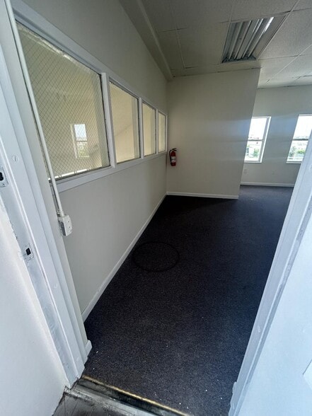 More Photos Of 7350 NW 7th St, Miami Flex For Lease