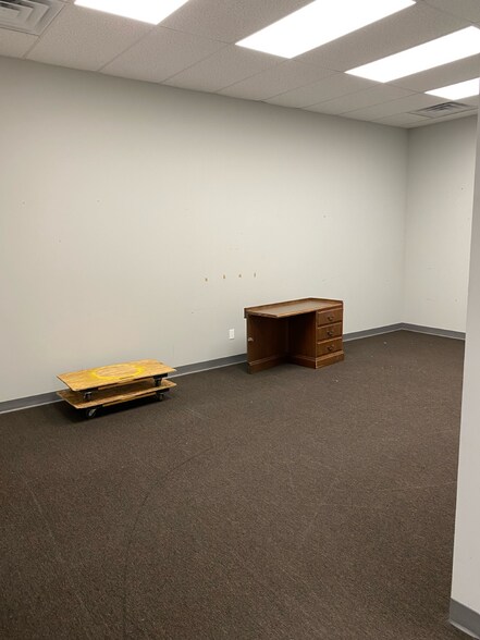 More Photos Of 2120 E Market St, Logansport Storefront Retail Office For Lease