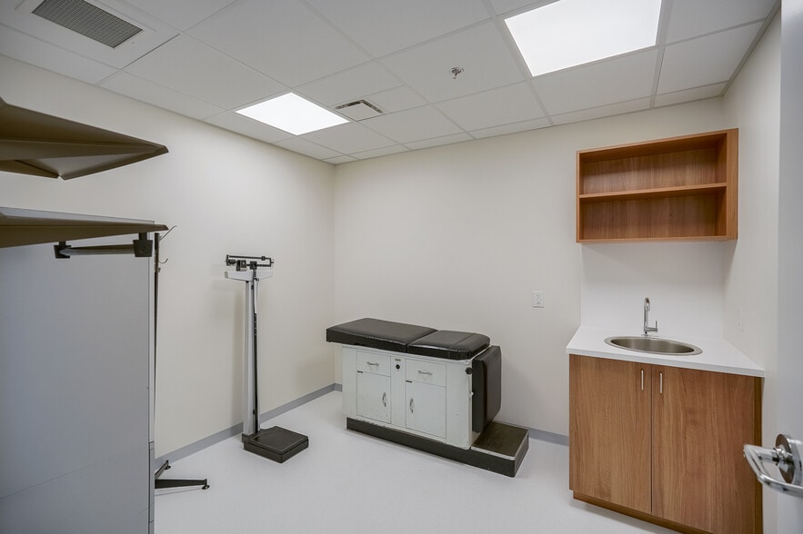 More Photos Of 60-74 Gervais Dr, Toronto Warehouse For Lease