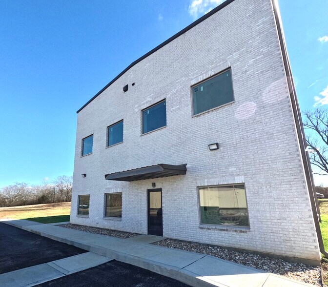 More Photos Of 1050 Cairo Rd, Gallatin Warehouse For Lease