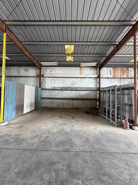 More Photos Of 2038 Saratoga Blvd, Corpus Christi Warehouse For Lease