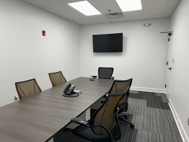 More Photos Of 2601 Cross Country Dr, Columbus Office For Sale