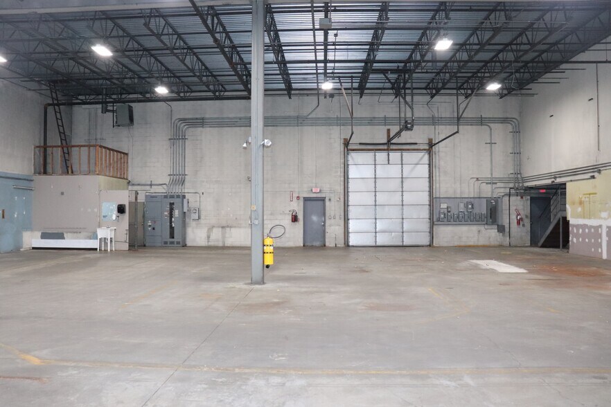 More Photos Of 1 Nablus Rd, Wakefield Distribution For Lease