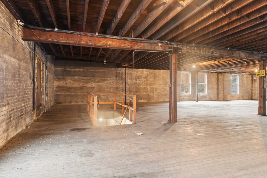 More Photos Of 132 W Pearl St, Jackson Storefront For Sale