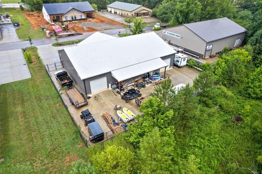 More Photos Of 1811 Mercantile Dr, Clarksville Light Distribution For Lease