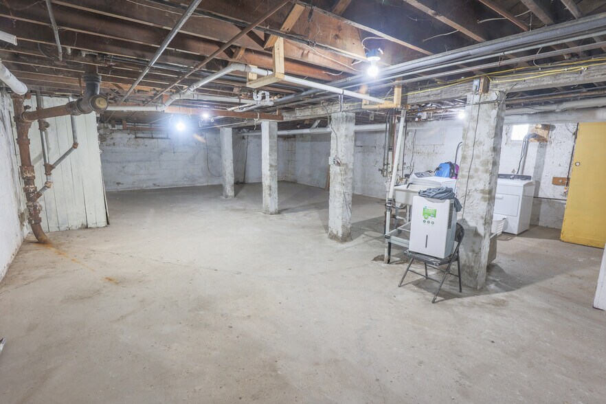 More Photos Of 3700 E Pulaski Ave, Cudahy General Retail For Sale