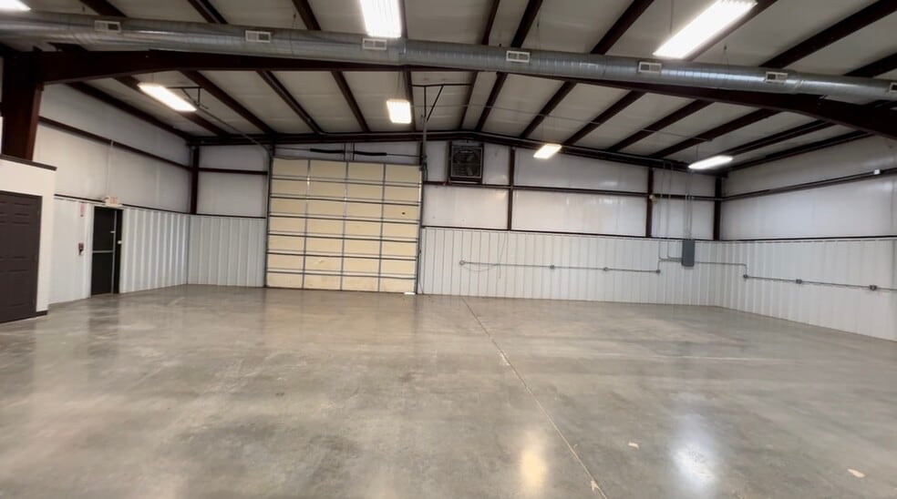 More Photos Of 111 Spacegate Dr, Huntsville Warehouse For Sale