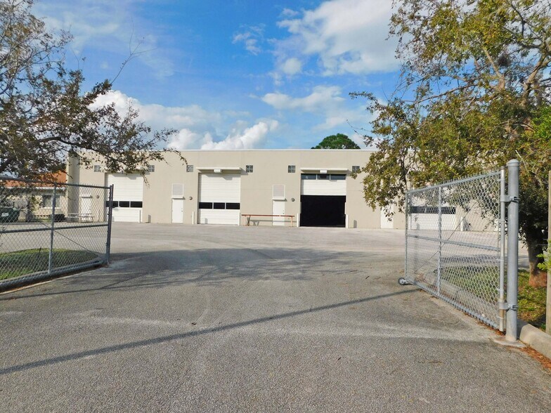 More Photos Of 5145 Commercial Dr, Melbourne Warehouse For Lease