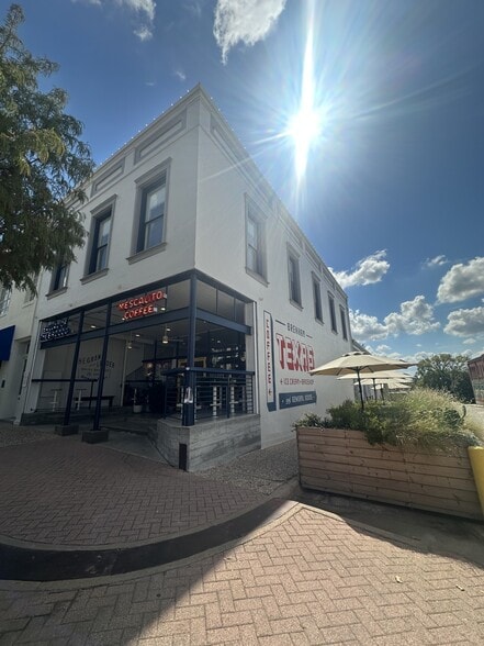 Primary Photo Of 100-102 E Alamo St, Brenham Office For Lease