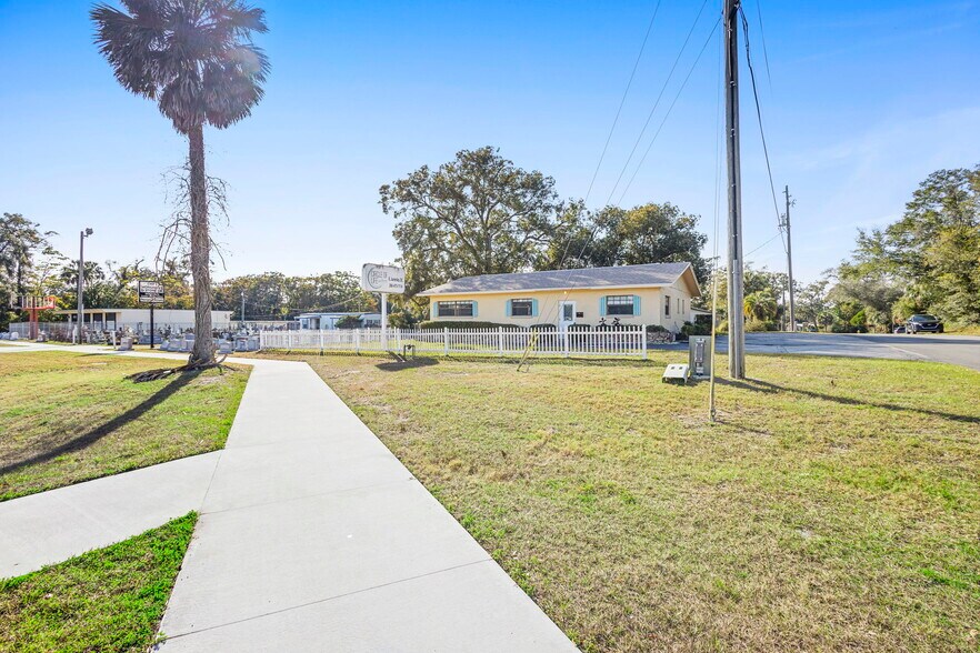 More Photos Of 1995 N Volusia Ave, Orange City Freestanding For Sale