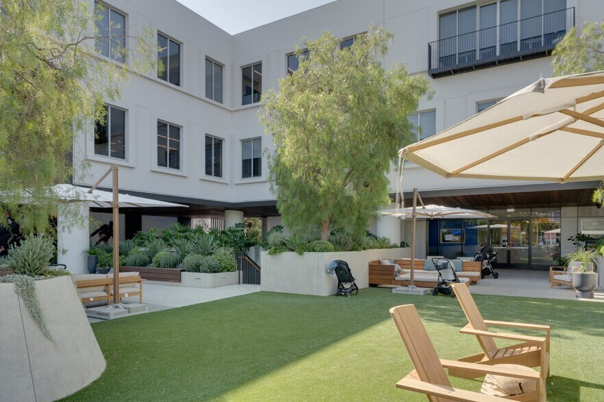 More Photos Of 11911 San Vicente Blvd, Los Angeles Office For Lease