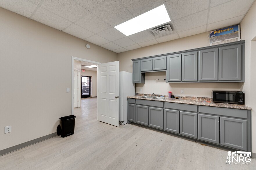 More Photos Of 5100 FM 715, Midland Warehouse For Sale