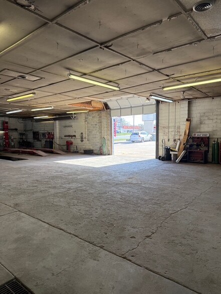 More Photos Of 1530 S 11th St, Nebraska City Auto Repair For Sale