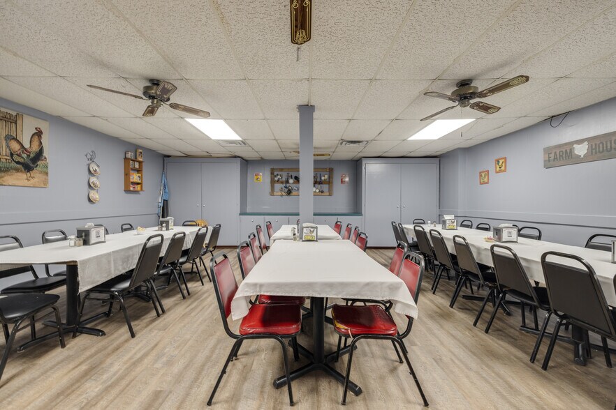 More Photos Of 123 S Broadway St, Checotah Restaurant For Sale