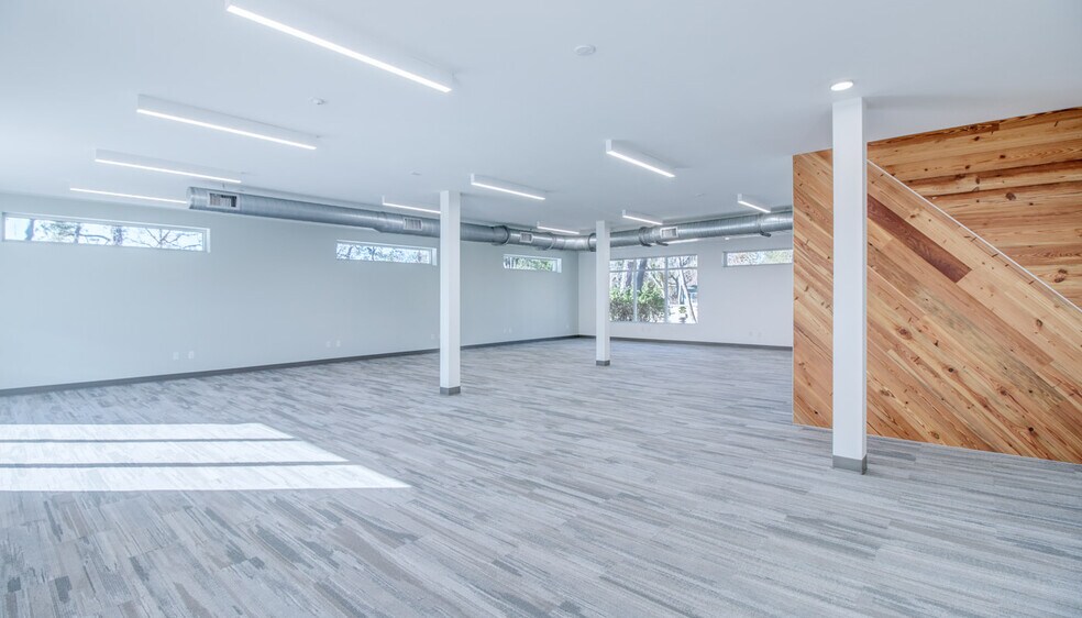 More Photos Of 1090 NW 8th Ave, Gainesville Office For Lease